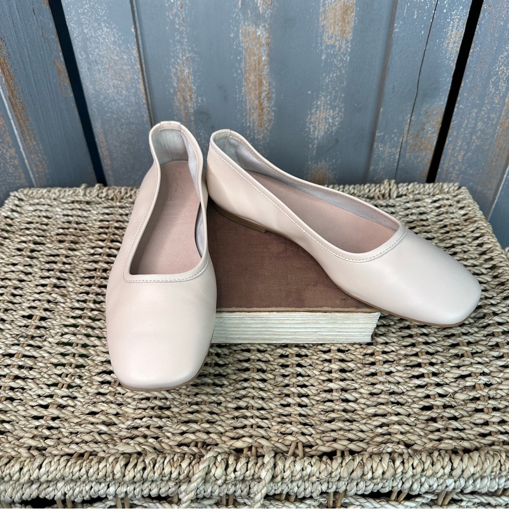 Pilcro Soft Square Toe Leather Ballet Flat Creme Sz 8 NWOB